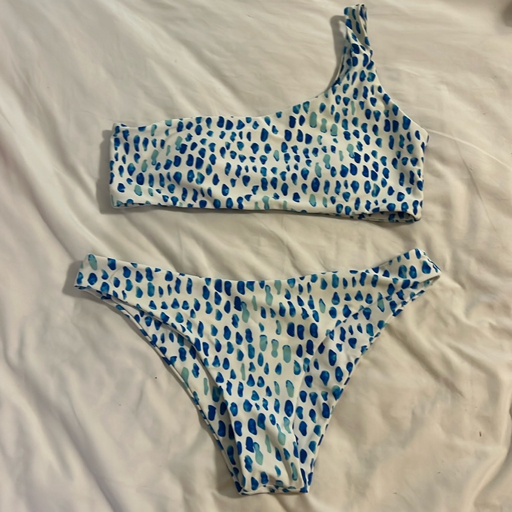 One shoulder bikini set